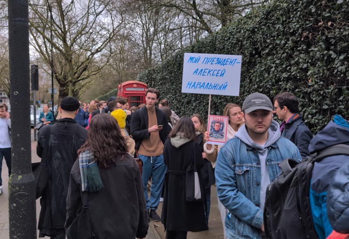 Russians queue at their London embassy, banners proclaiming 'Navalny is my president' in hand, on March 17th, 2024. Photo by Vasily Bogantsev.