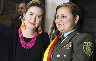 Angela Anzola and a policewoman in Bogotá