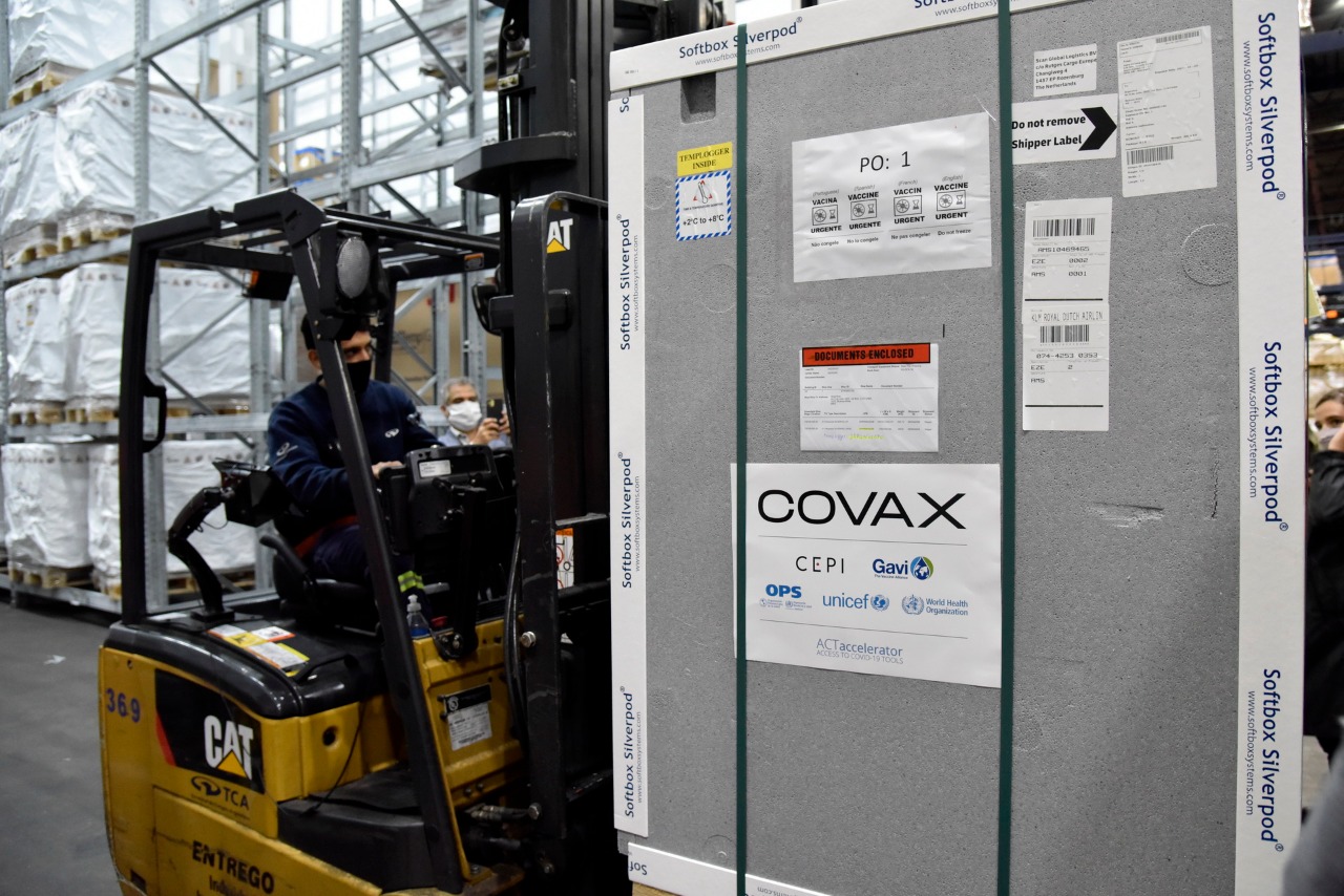 Primer cargo COVAX Argentina