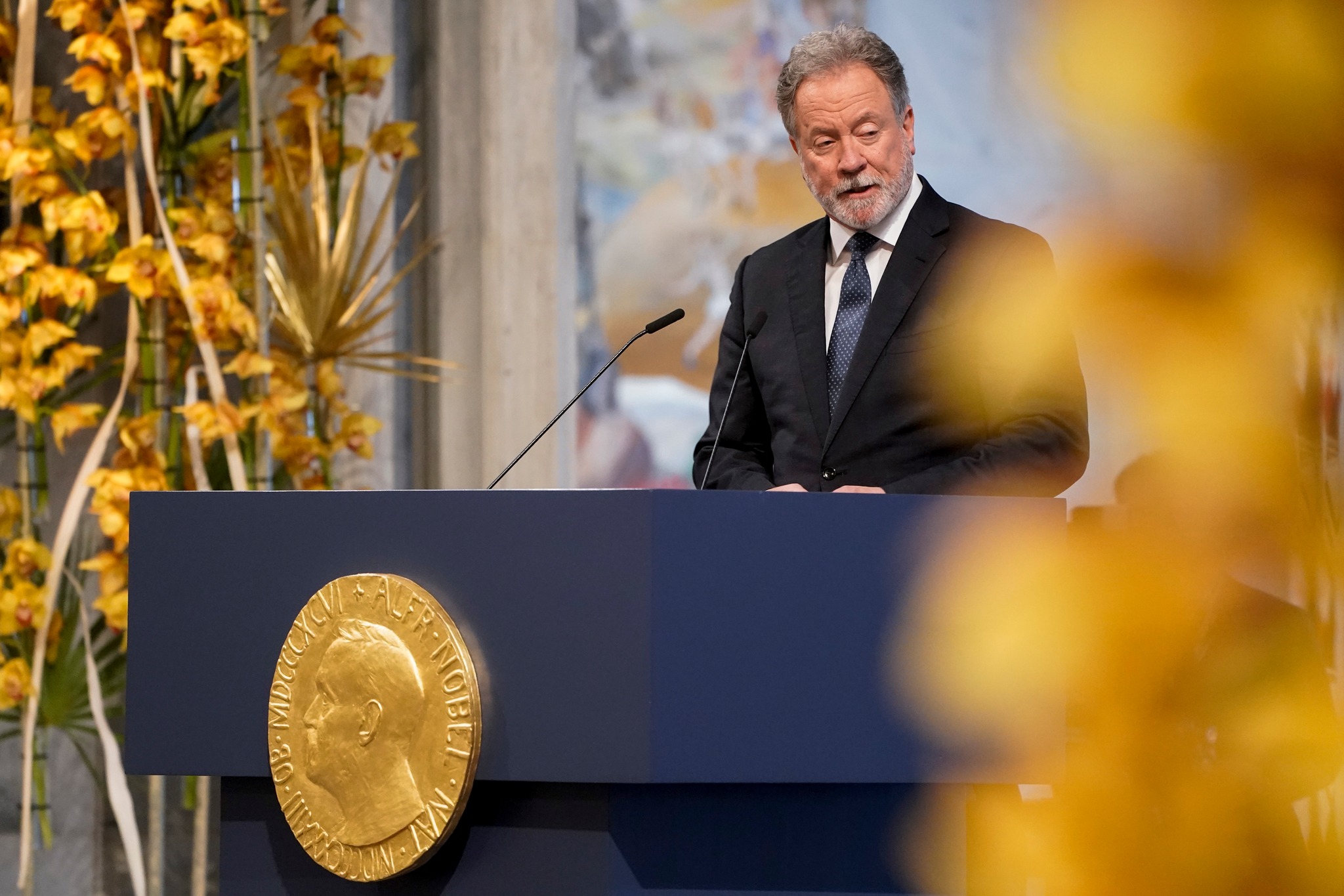 Governor Beasley gives nobel lecture at podium