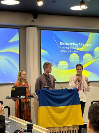 Erik presenting