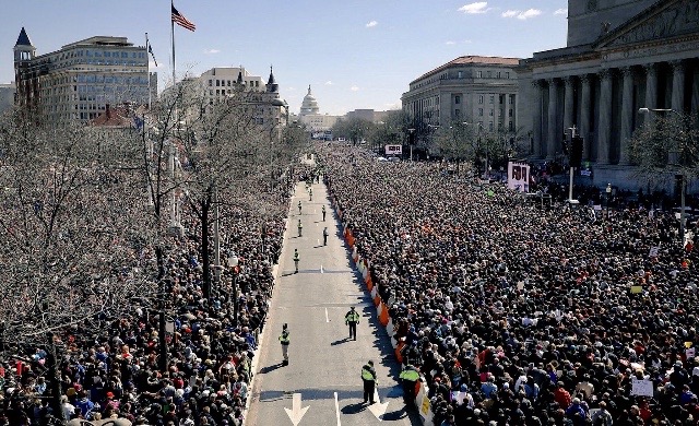 Hundreds of thousands attend March for Our Lives in DC