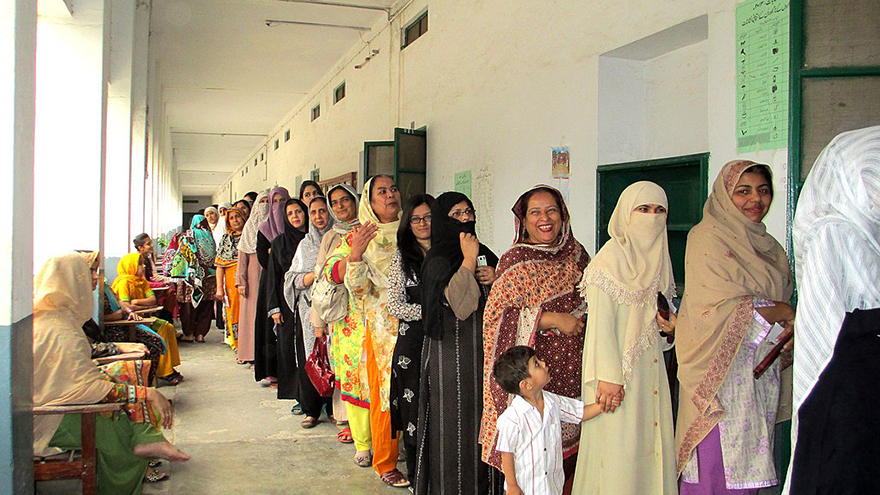Women in Pakistan waiting to vote