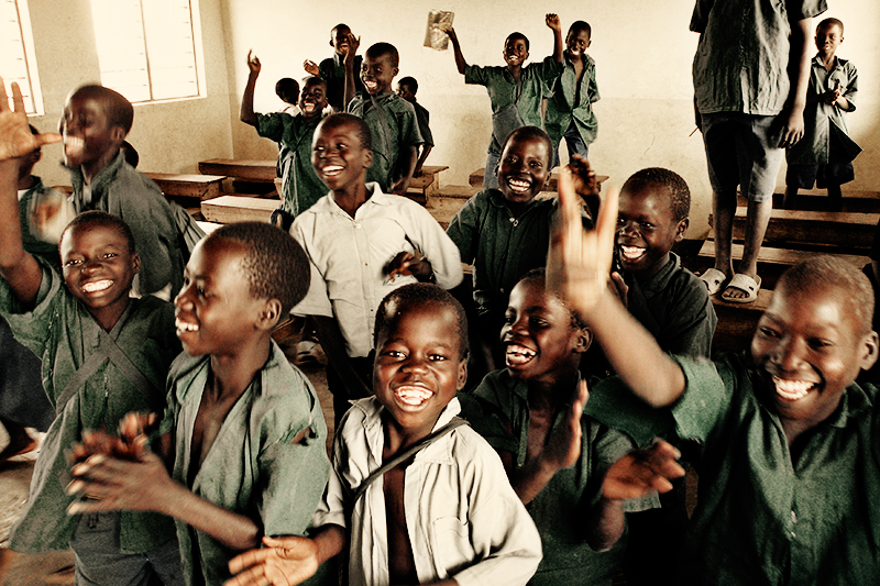 Education_programs_bring_primary_education_to_vulnerable_and_conflict-affected_children_in_Uganda_(7269658160)