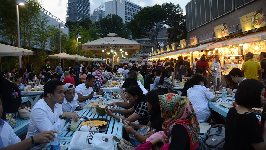 People dining outdoors in Singapore