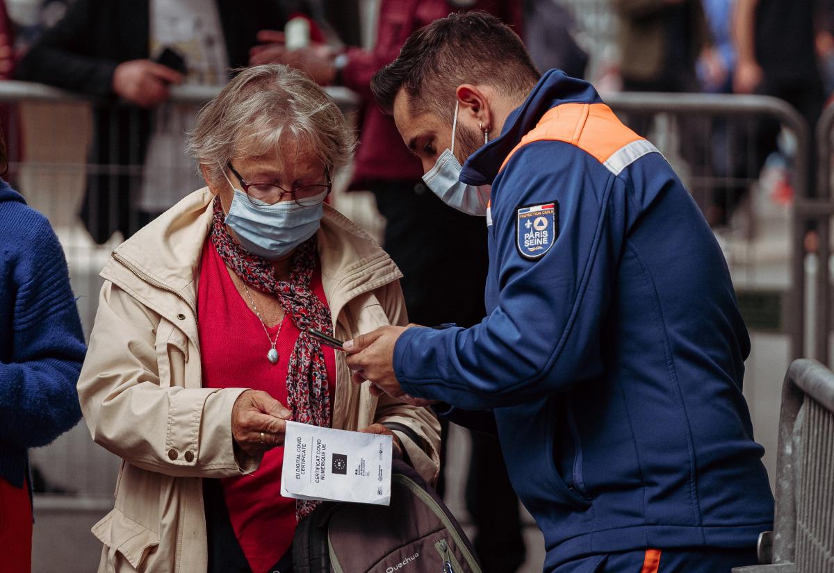 Civil protection checking vaccine pass in France