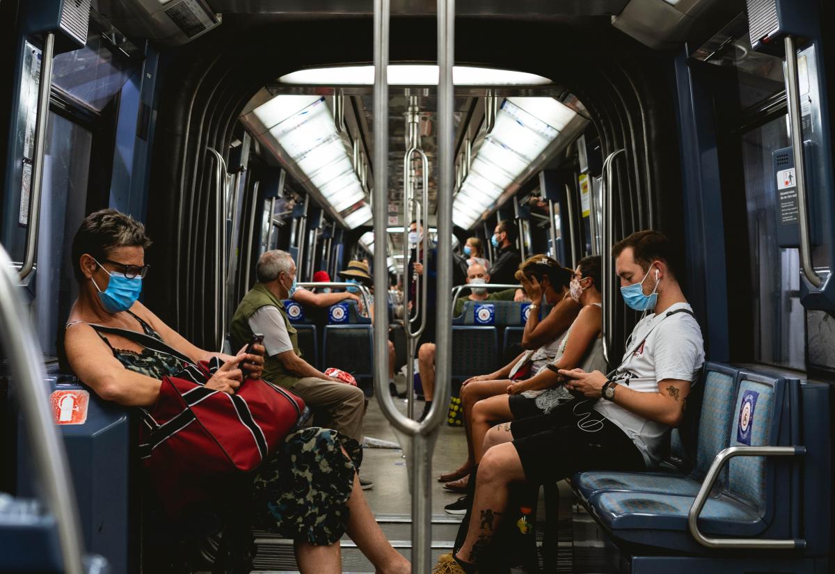 People wearing masks in the Paris metro in 2020