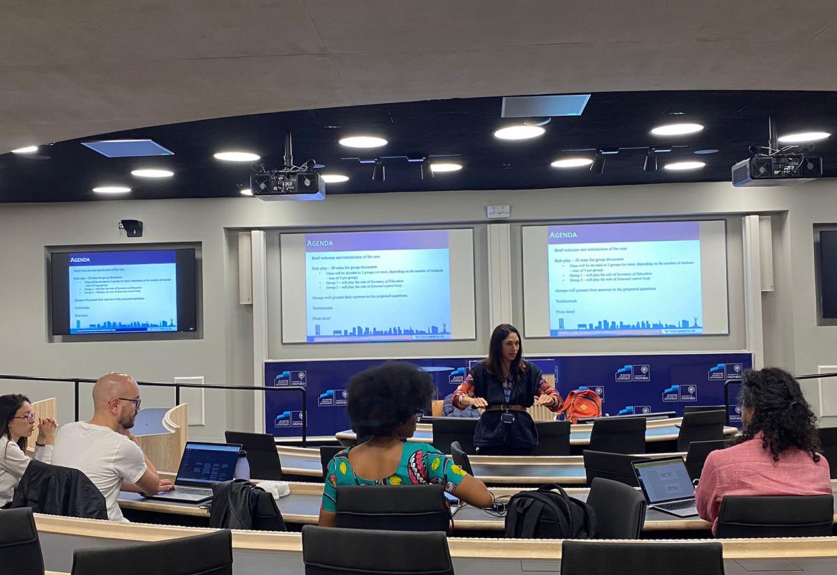 Vera Monteiro teaching a workshop to Blavatnik School students