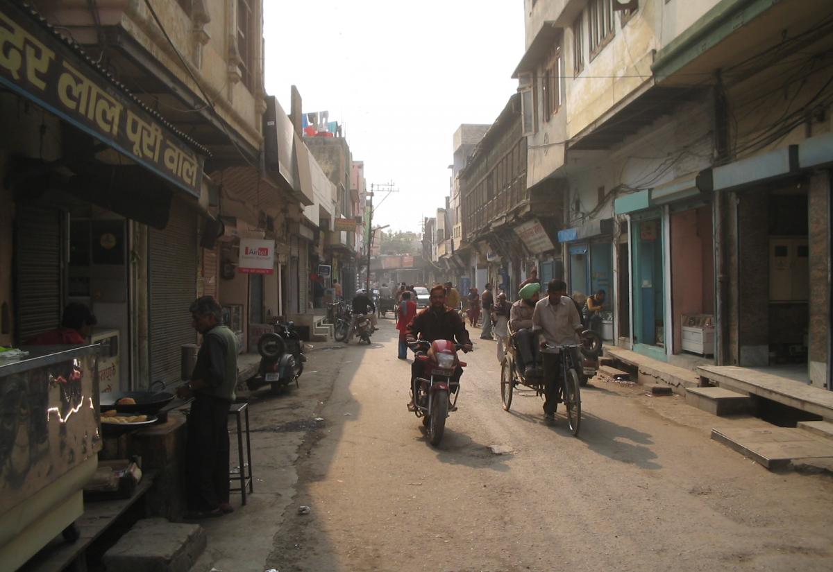 A street in Jagadhri Yamunangar, in the state of Haryana, India. Image by Gopal Aggarwal on Wikimedia Commons.