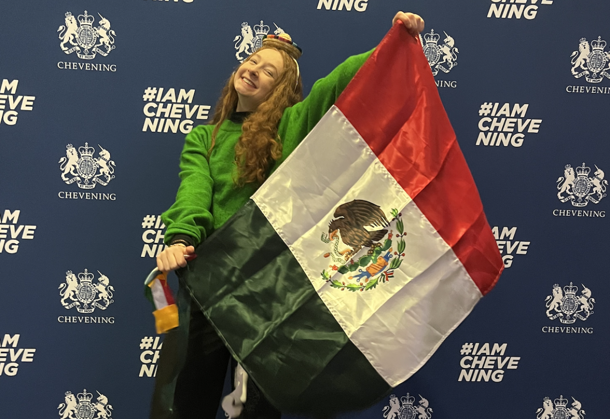 Image of Dalia Grinberg holding the Mexican flag