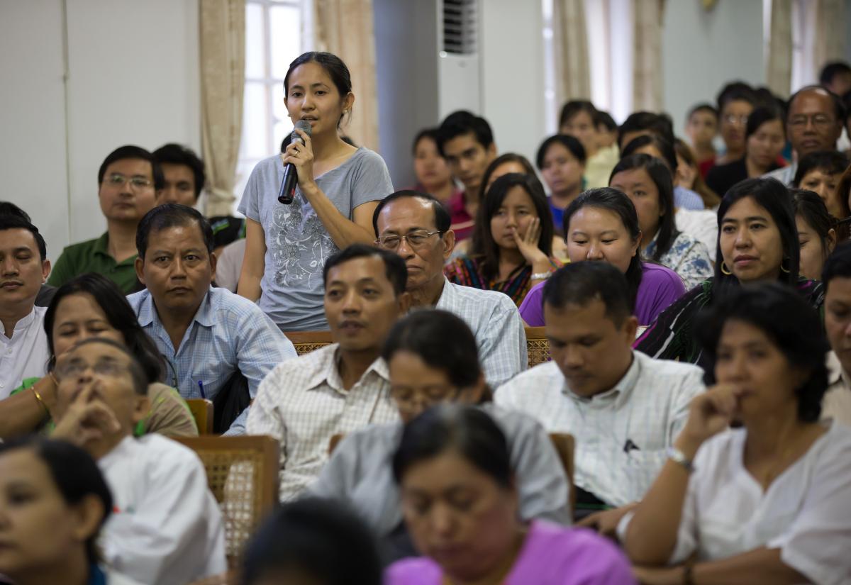 Student asking a question at University of Yangon. Image source: International Monetary Fund