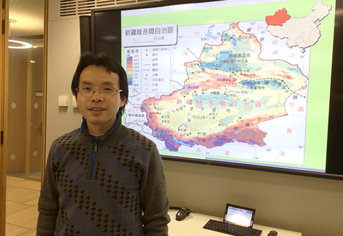 Dr Bao presenting his paper at the Blavatnik School of Government, 31 January 2018. 
