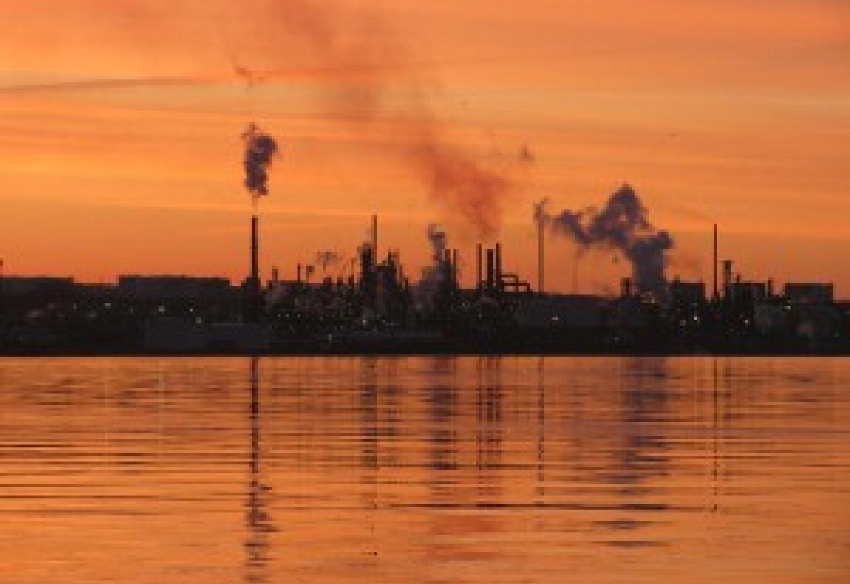 Oil Refinery at dawn (source: Glenn Euloth, Flickr)