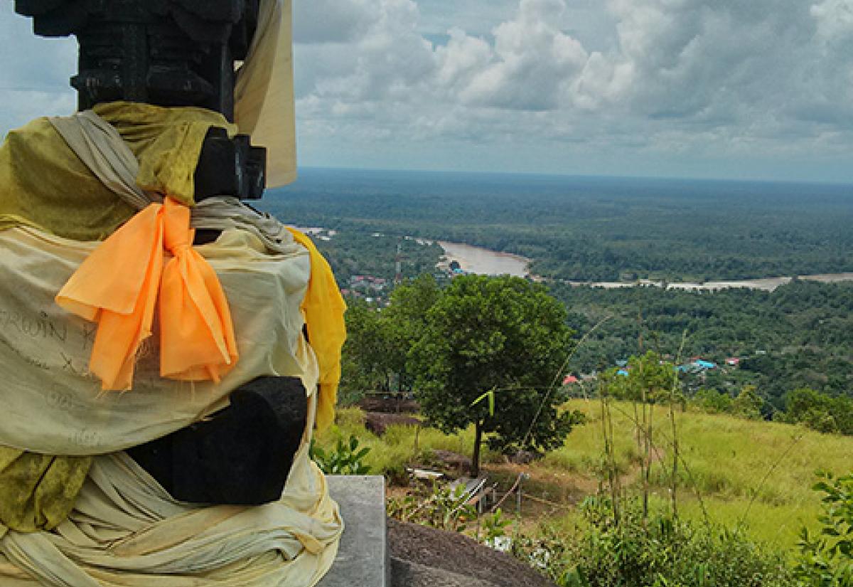 A kaharingan shrine at the very top of Tangkiling hill, Palangkaraya. The kaharingan faith is professed by the Dayak of Kalimantan.