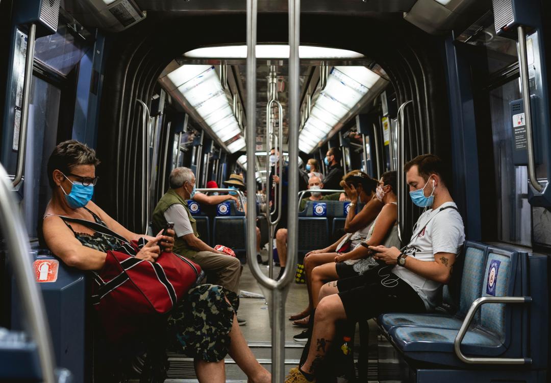 People wearing masks in the Paris metro in 2020