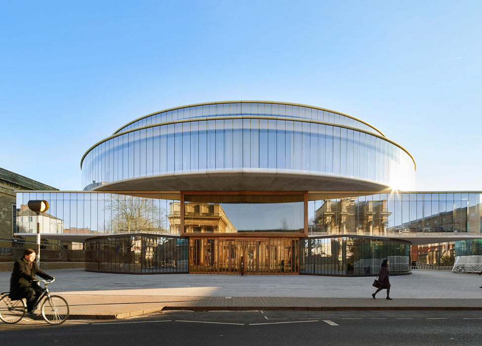 Front view of the Blavatnik School of Government building